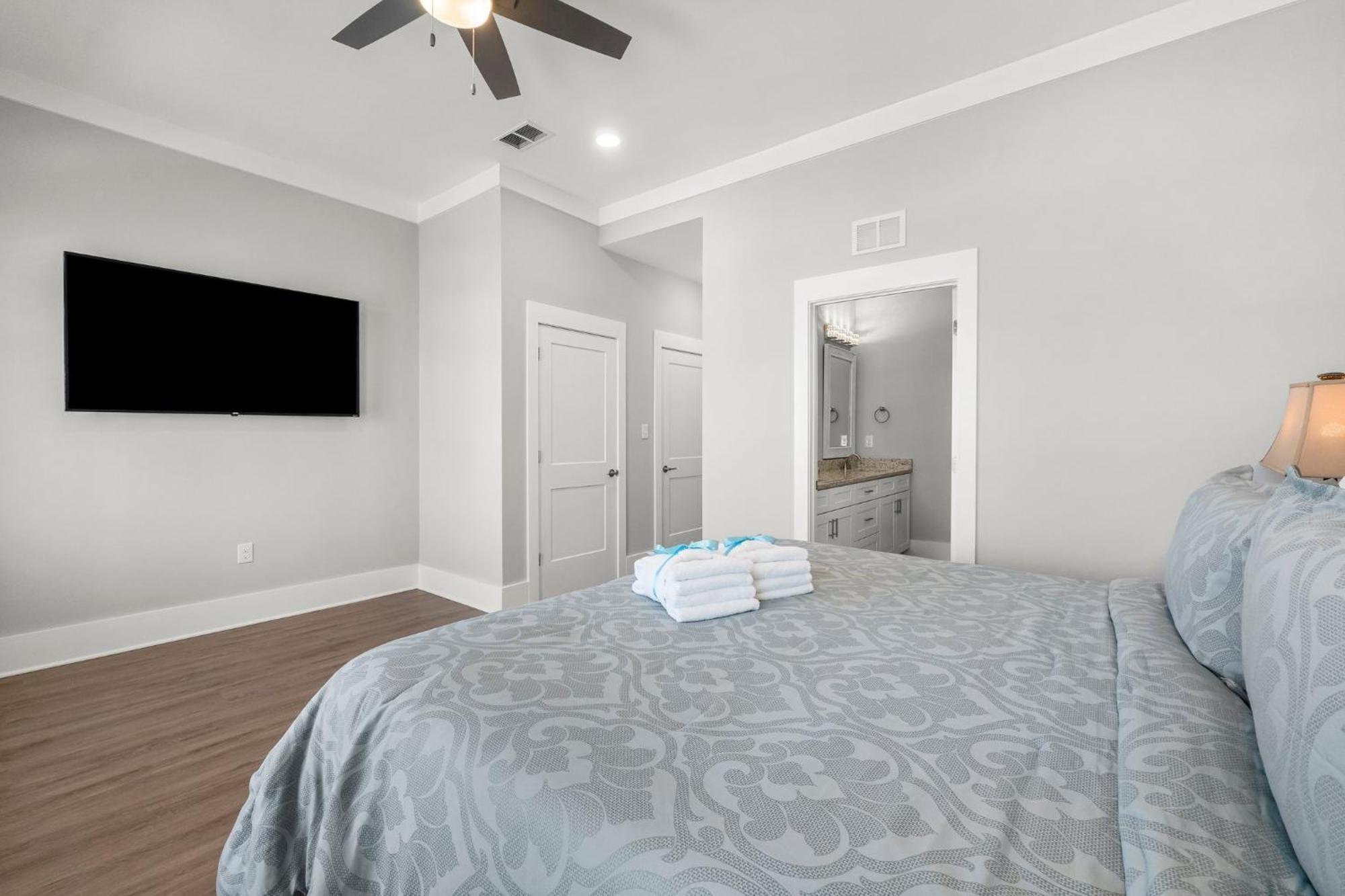22704 Front Road | Ocean Breeze *